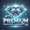 Een glanzende, gefacetteerde diamant is prominent weergegeven boven de vette zilveren tekst met de tekst "IPTV Premium abonnement + Free IPTV app." De achtergrond is donker met gloeiende sterachtige sprankelingen, wat een luxe en hoogwaardige uitstraling aan de afbeelding geeft. Dit IPTV-abonnement belooft een verheven kijkervaring.